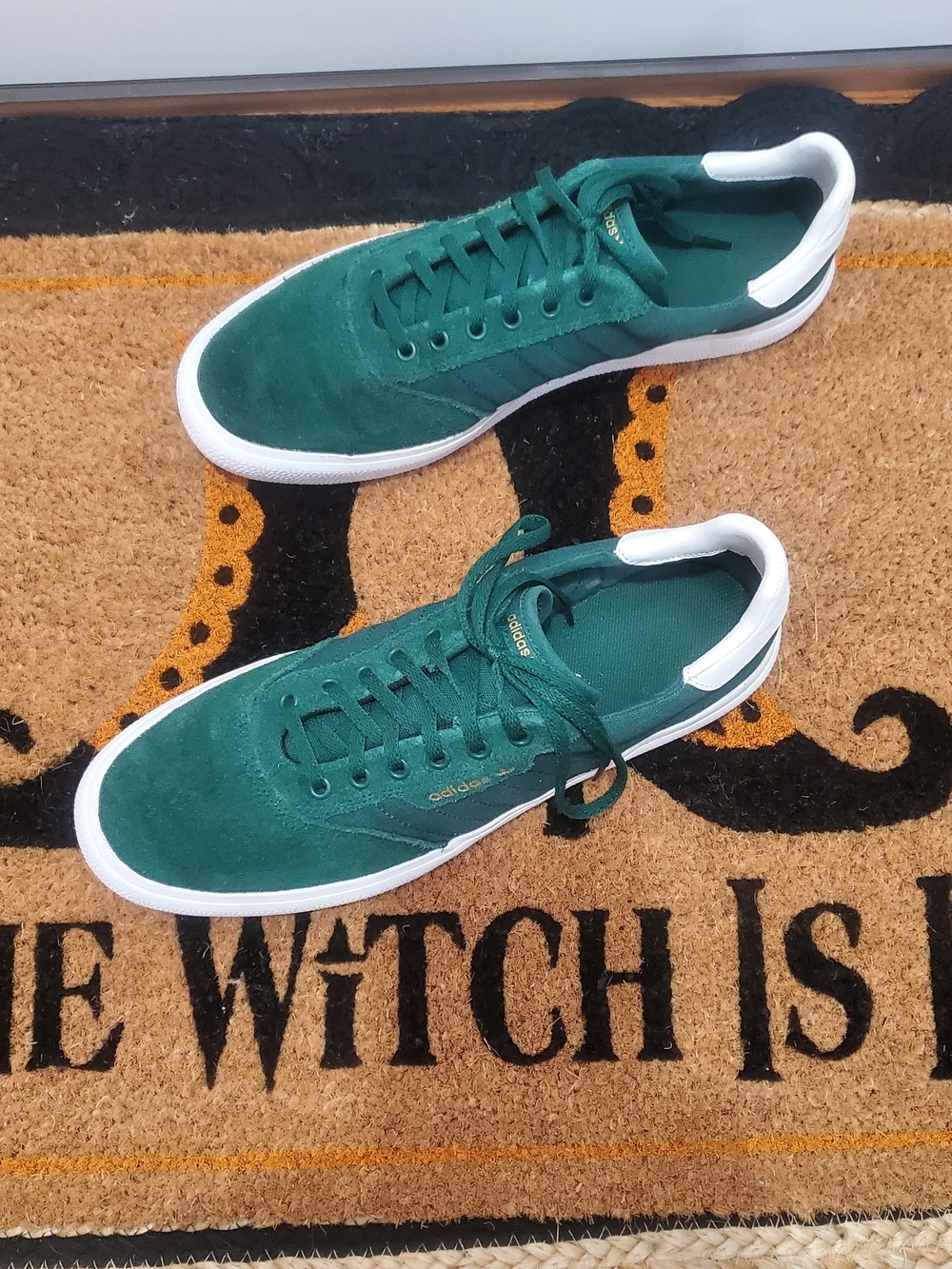 adidas Men’s Green Suede Low-Top Sneakers with White Heel